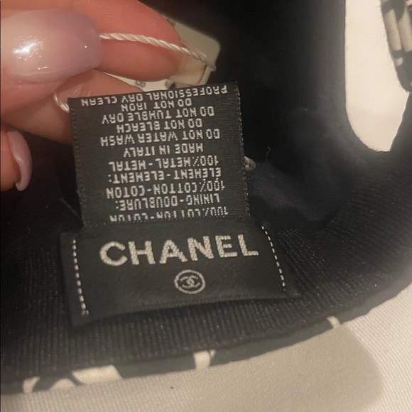 CHANEL 22P Black Baseball Cap with White Logo & Motif Print. - Picture 7 of 12